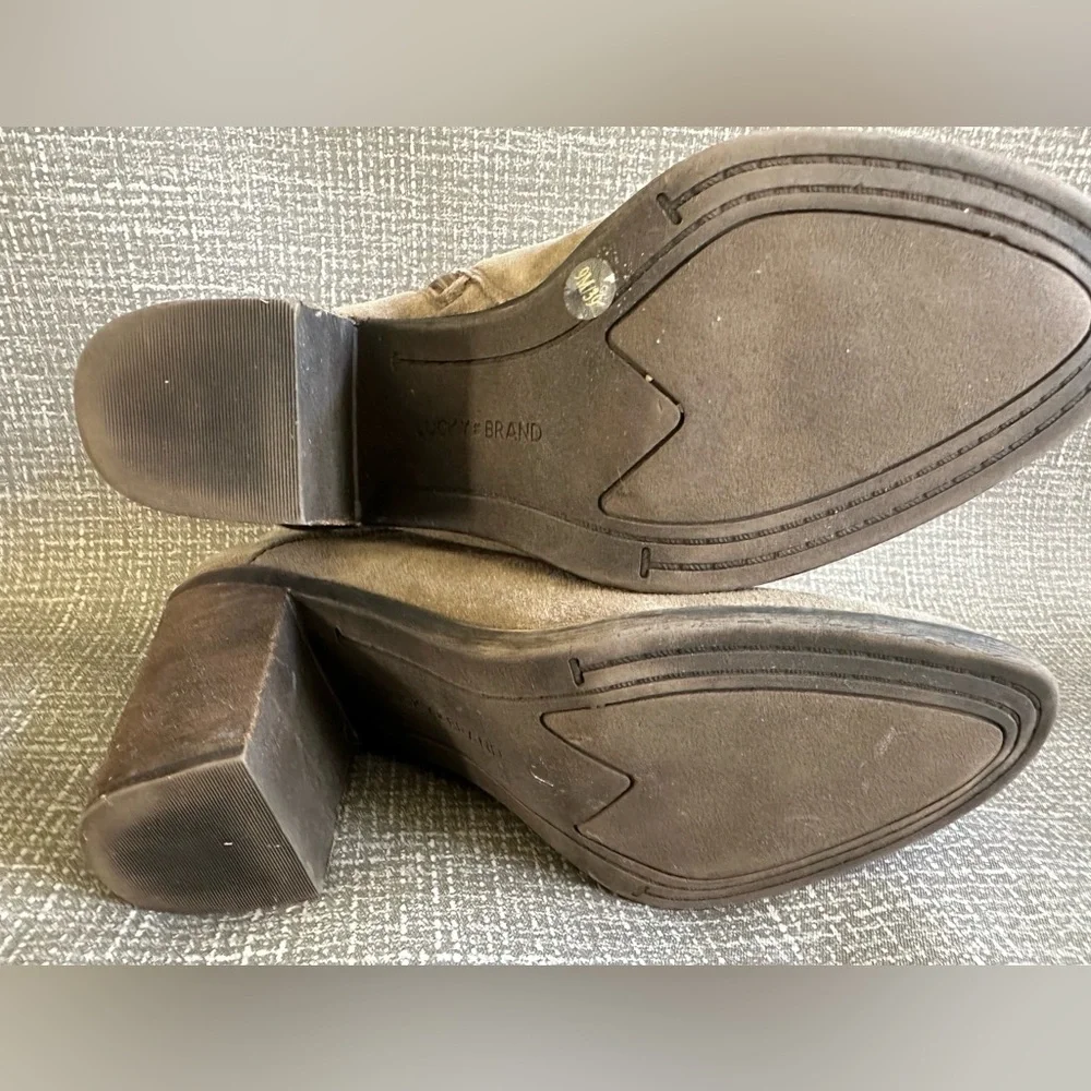 Lucky Brand Salza Taupe Suede Ankle Boots Booties Block Heel Back Zip Boho Sz 9M